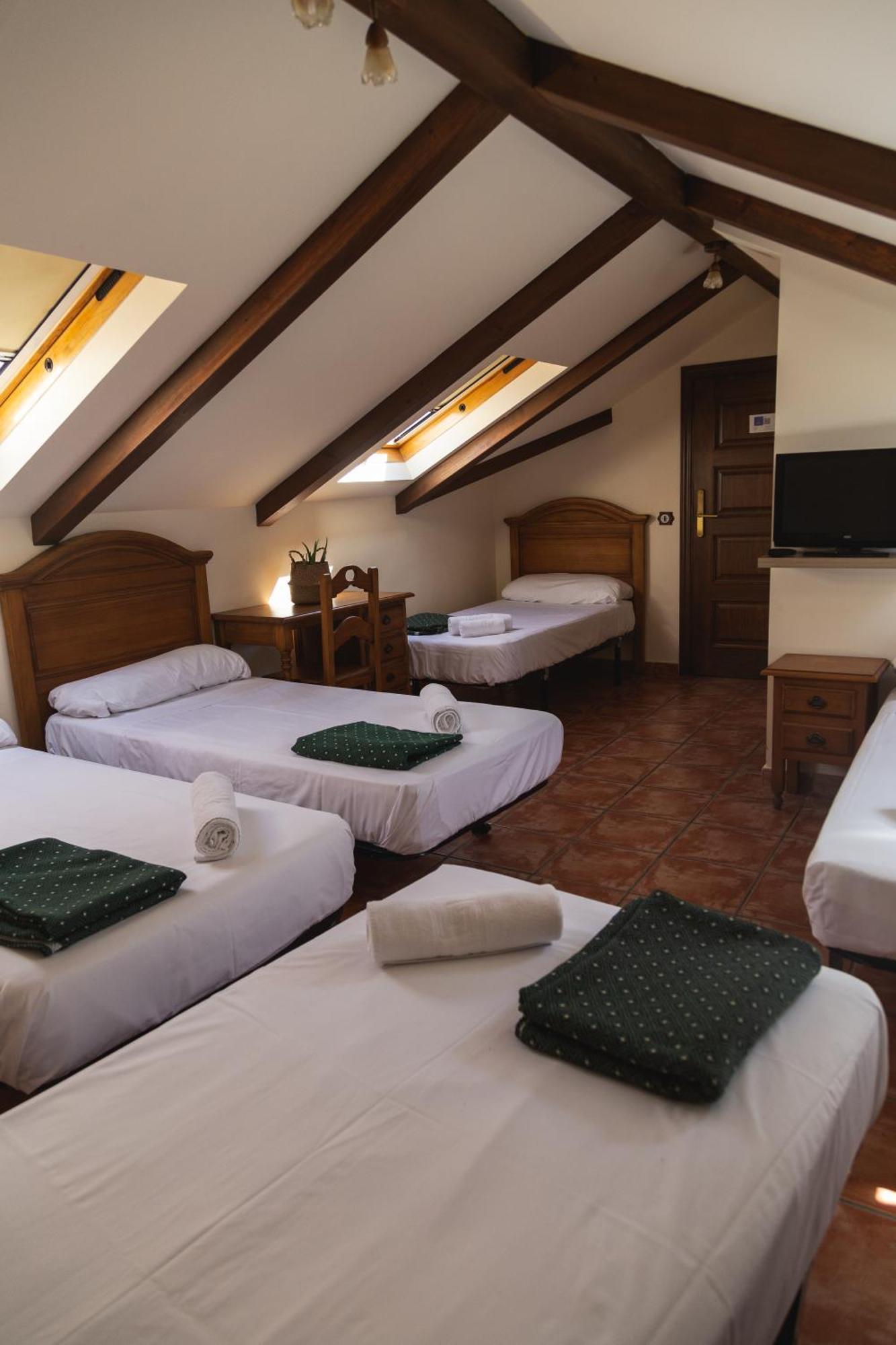 Hostal Corper 나발카르네로 외부 사진